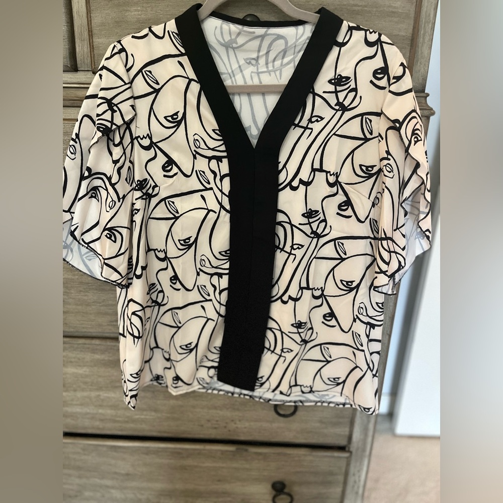 Split hem blouse with Abstract face design!